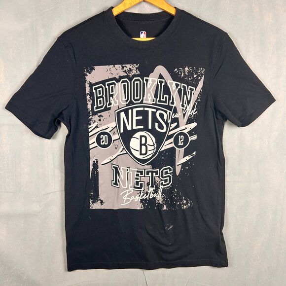 NBA Brooklyn Nets T-Shirt Men’s Small Black Graphic Tee Crew Neck Basketball Fan - Picture 1 of 7